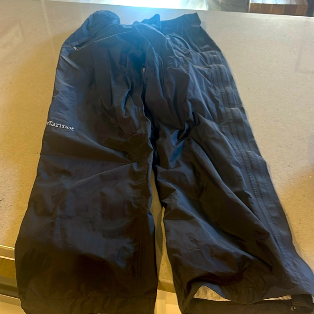 Marmot Rain Pant Size medium.  Full zip. Never been used.